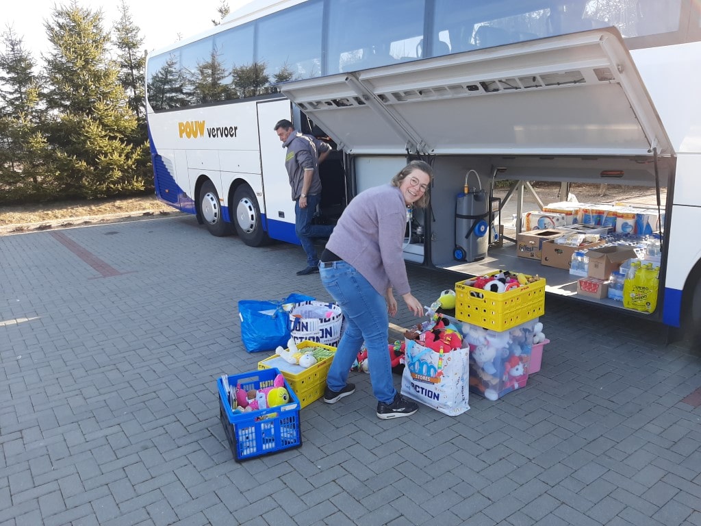 Pouw Vervoer Reis naar Oekraine goederen inladen