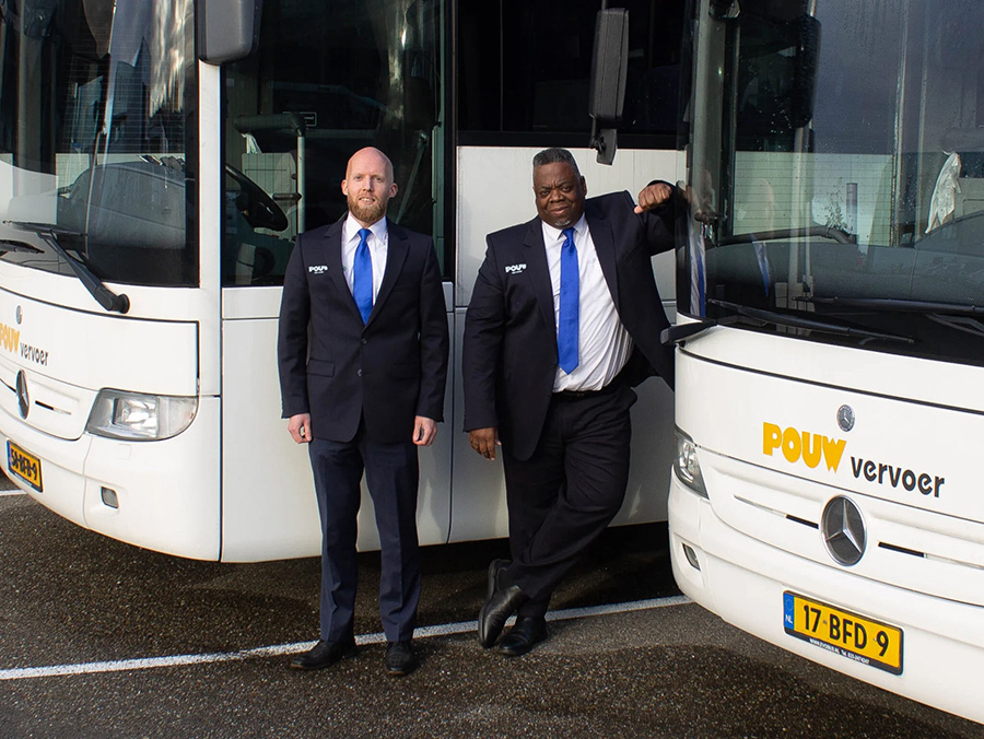 Dirk-Jan en Ramon zijn trots op hun werk als buschauffeur